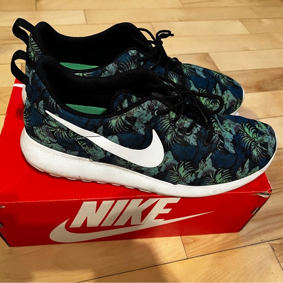 Nike Roshe floral - Picture 2 of 4